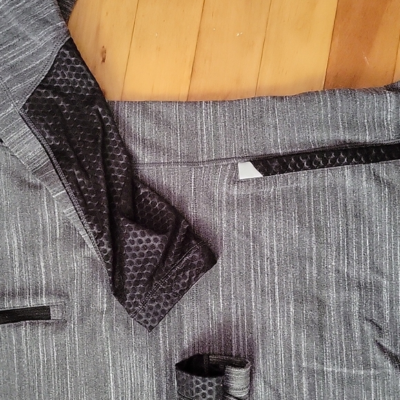 LOLË cold weather running top - Picture 2 of 5